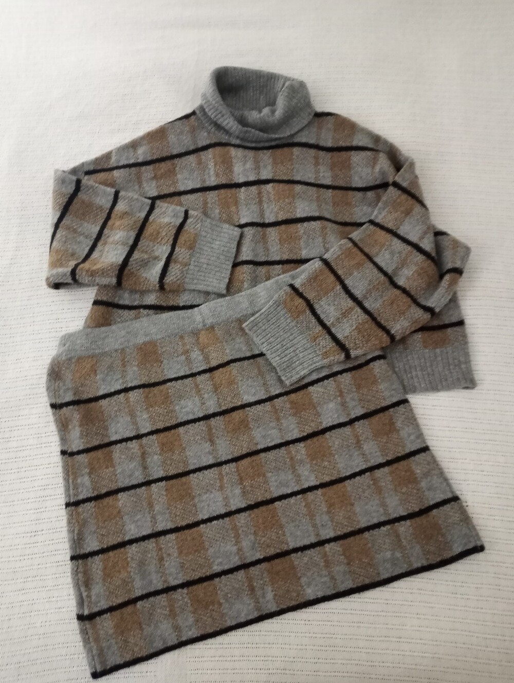 REITMANS Plus Size Sweater Skirt Set